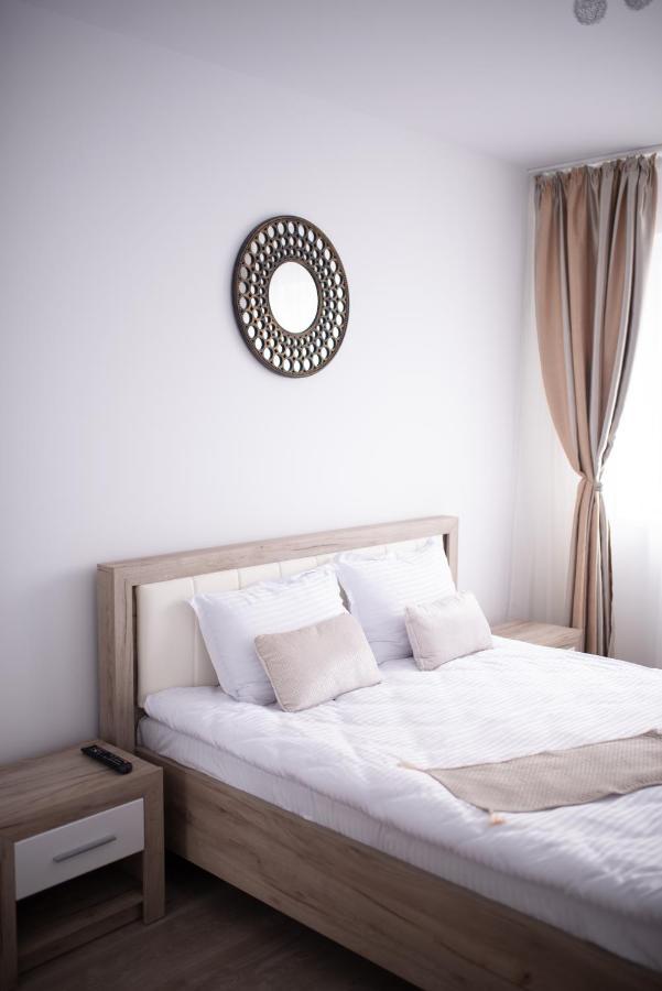 Apartament Denissia Орадя Экстерьер фото