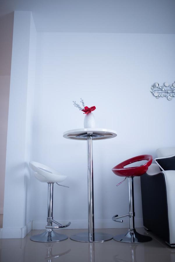Apartament Denissia Орадя Экстерьер фото