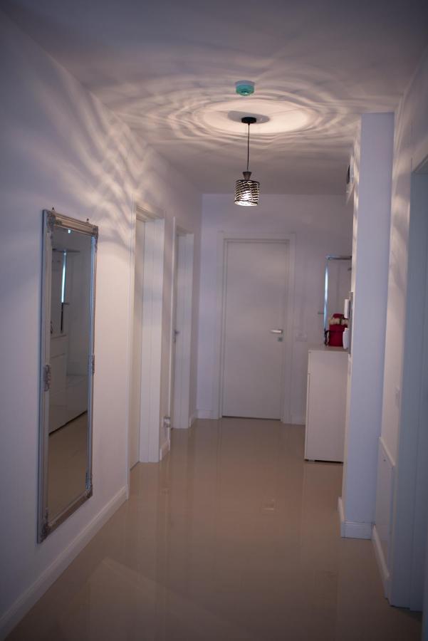 Apartament Denissia Орадя Экстерьер фото